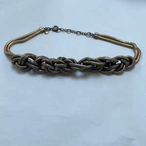 Crew coil short necklace